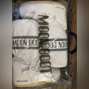 In Bag Moon Boots Original Womens White Snow Boots